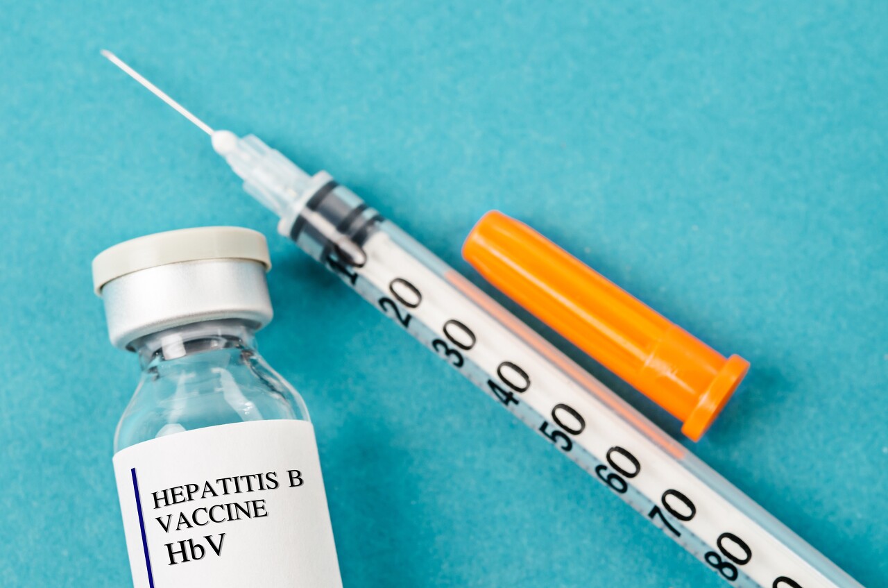 Por qué es importante vacunarse contra la hepatitis B 3 Merca2.es LA IMPORTANCIA DE LA VACUNACIÓN CONTRA LA HEPATITIS B