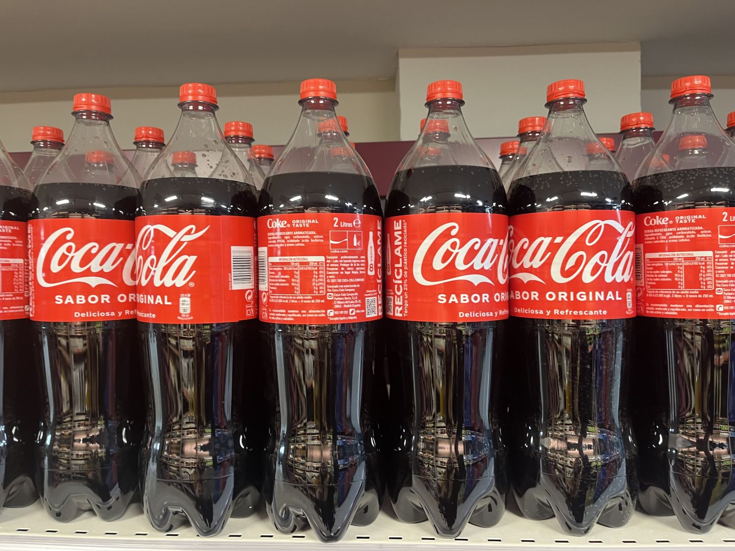 El precio de la acción de Coca-Cola se dispara un 23% en el marco de la caída de PepsiCo
