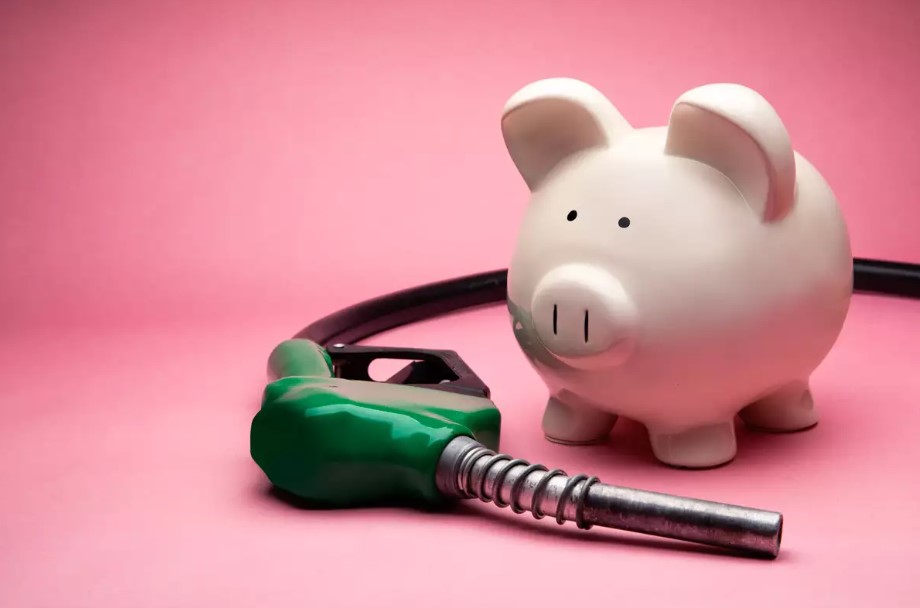 La DGT nos recomienda los mejores trucos para ahorrar combustible conduciendo