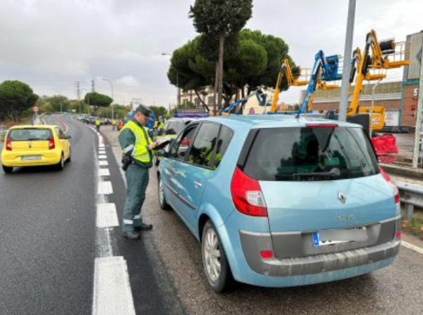 La DGT ya no te puede multar por conducir sin llevar el carnet encima 6 Merca2.es