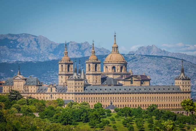 Las mejores escapadas de pueblos de España para este otoño 3 Merca2.es El titán de piedra: los misterios que guarda el Monasterio de El Escorial en Madrid
