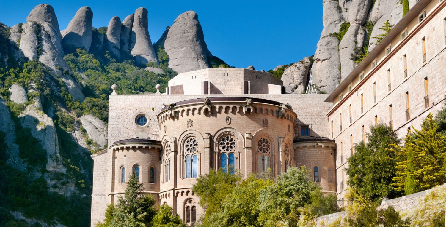 Un paseo por las nubes: el encanto elevado de Montserrat en Cataluña 4 Merca2.es LA IMPORTANCIA DE LA EDUCACIÓN AMBIENTAL