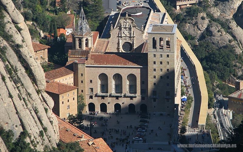 Un paseo por las nubes: el encanto elevado de Montserrat en Cataluña 1 Merca2.es RETOS ECONÓMICOS ANTE EL CAMBIO CLIMÁTICO