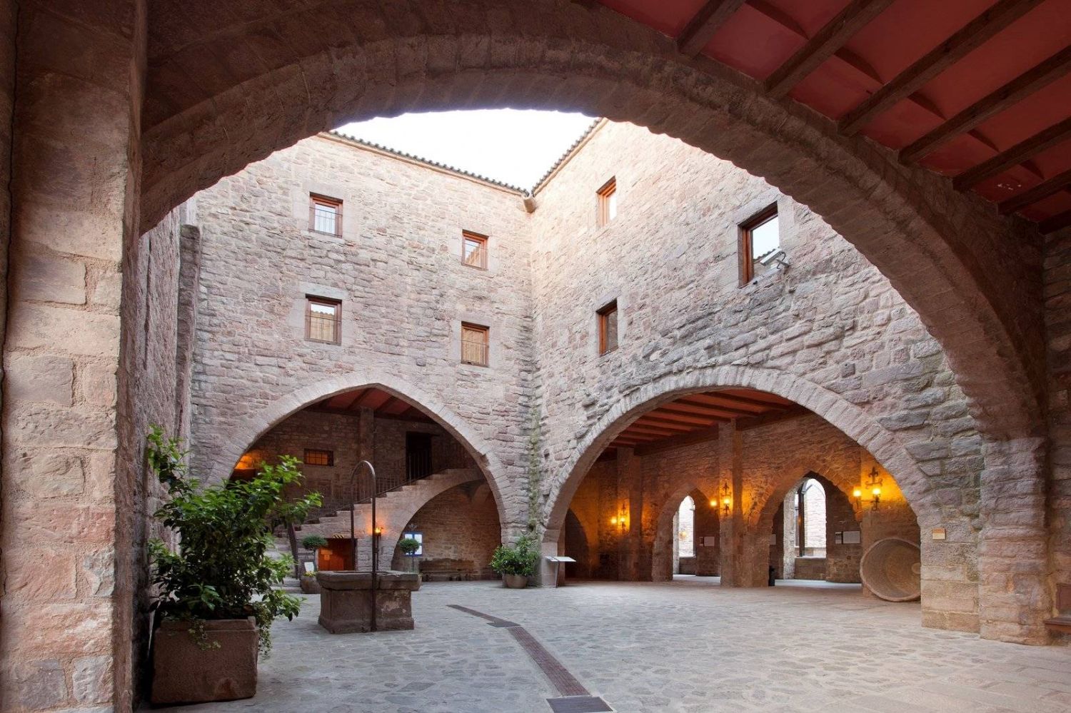 LA HISTORIA DEL PARADOR DE CARDONA