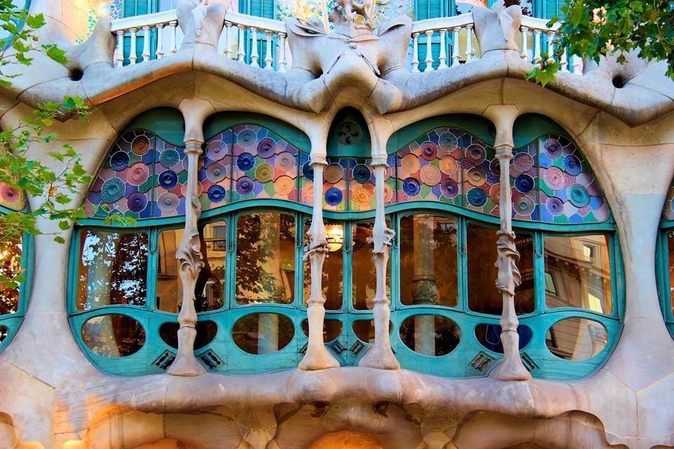 UN PASEO POR LOS SUEÑOS DE GAUDÍ