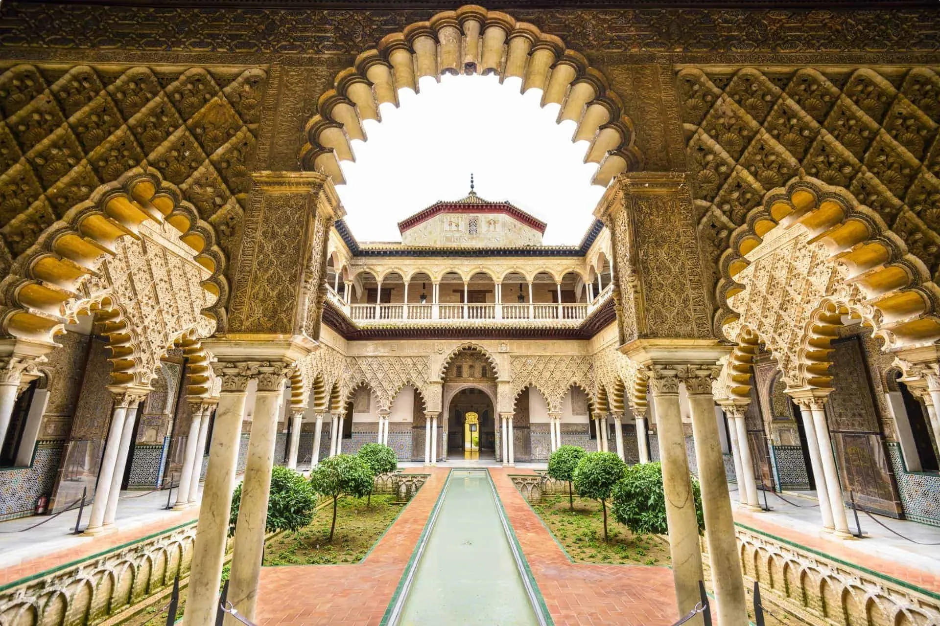 Sevilla Al Descubierto: Misterios y tesoros escondidos en su catedral y Alcázar ¿Listo para explorar?
