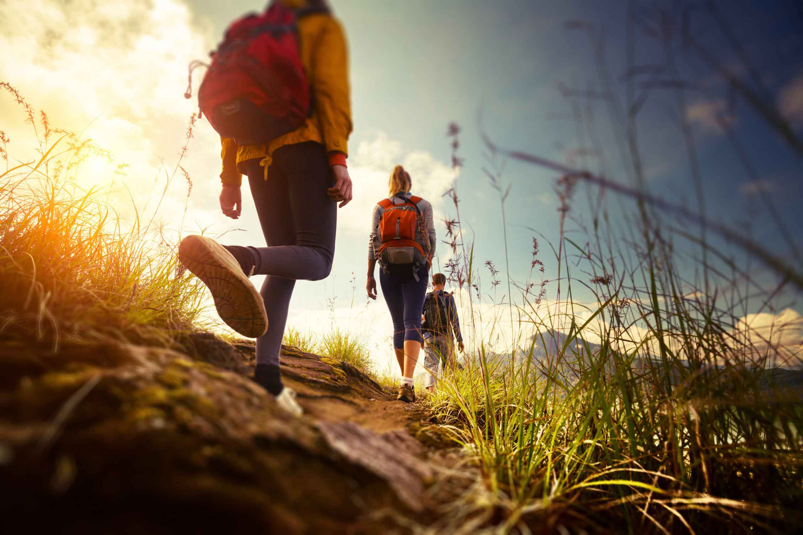 ¡Explora y revitaliza tu cuerpo gracias al senderismo! Tu escape para cuerpo y mente jóvenes