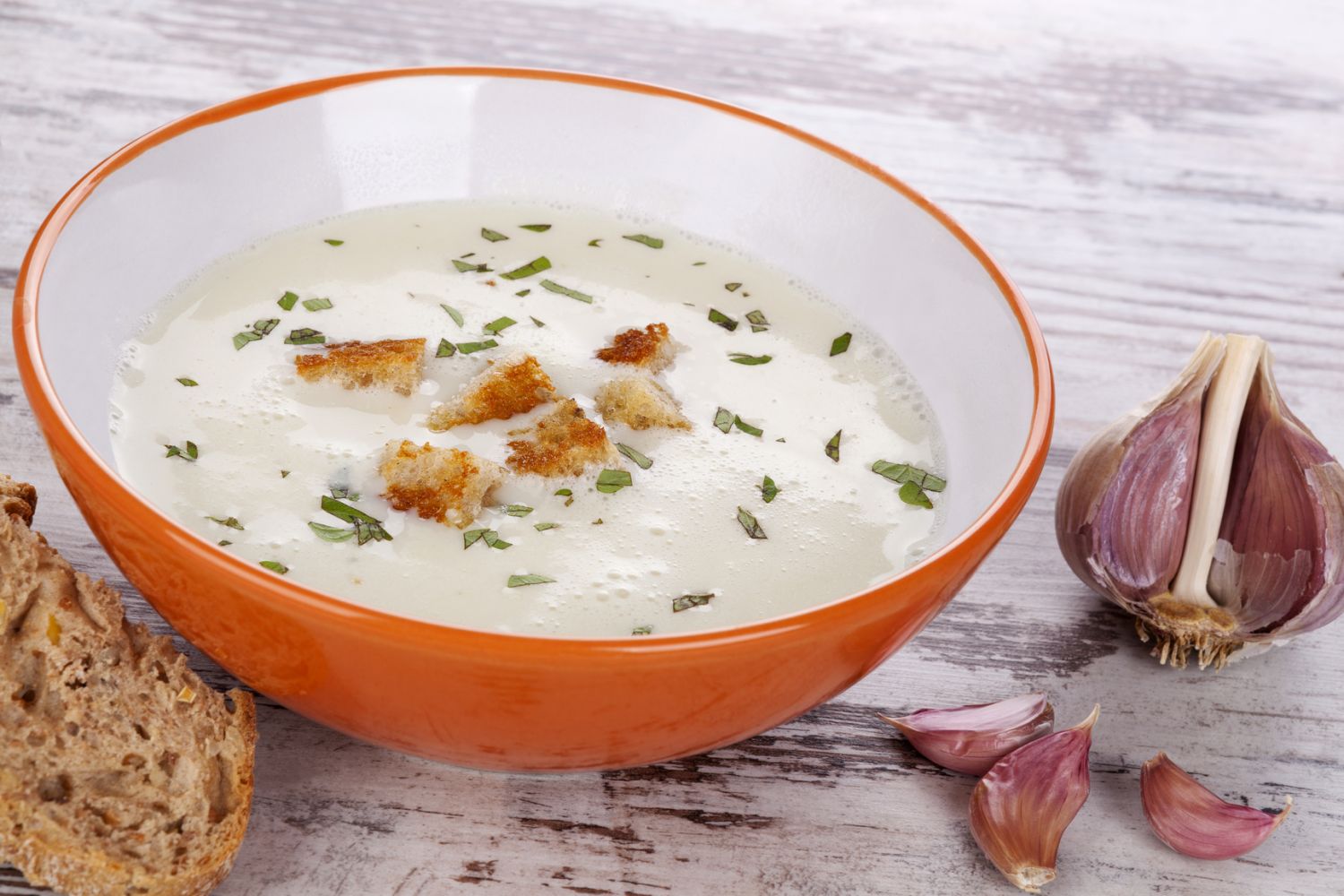 EL MILAGRO BLANCO: AJO Y SUS PROPIEDADES CURATIVAS