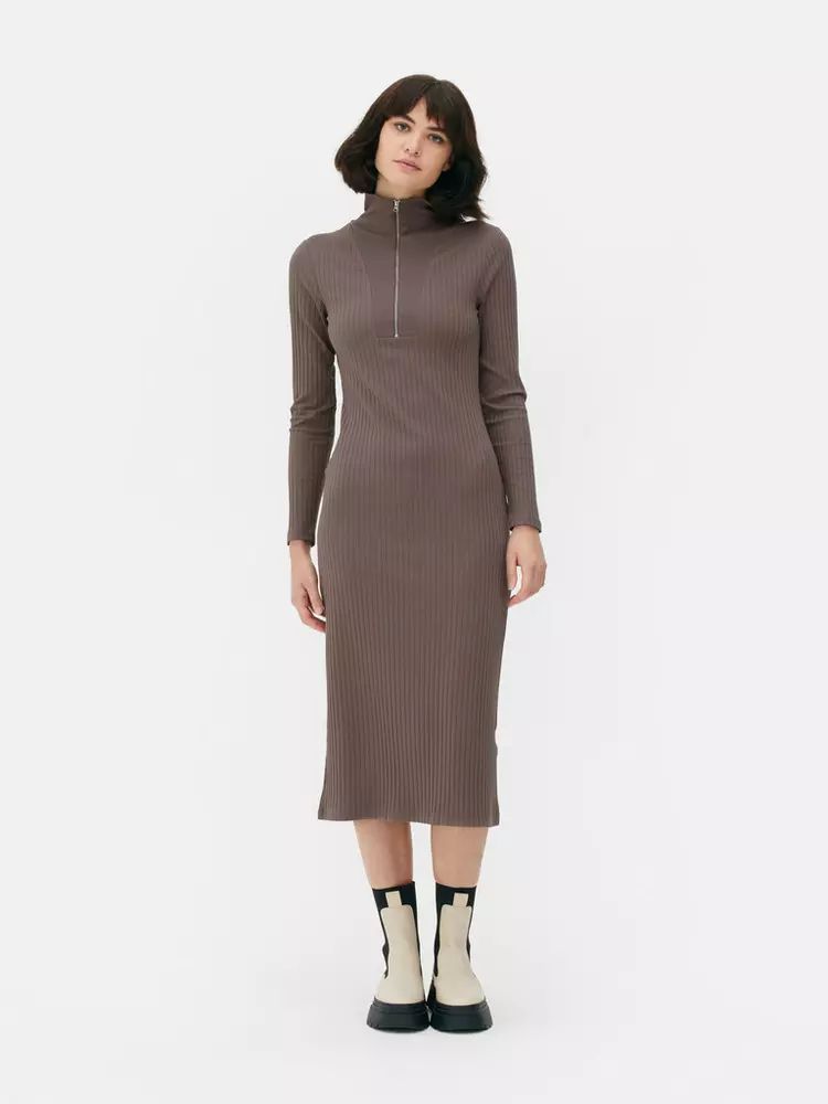 Vestido midi con cremallera en el cuello