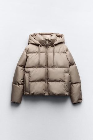 abrigos acolchados de zara patron cuadrado 72c636c1 240105094846 563x845 Merca2.es