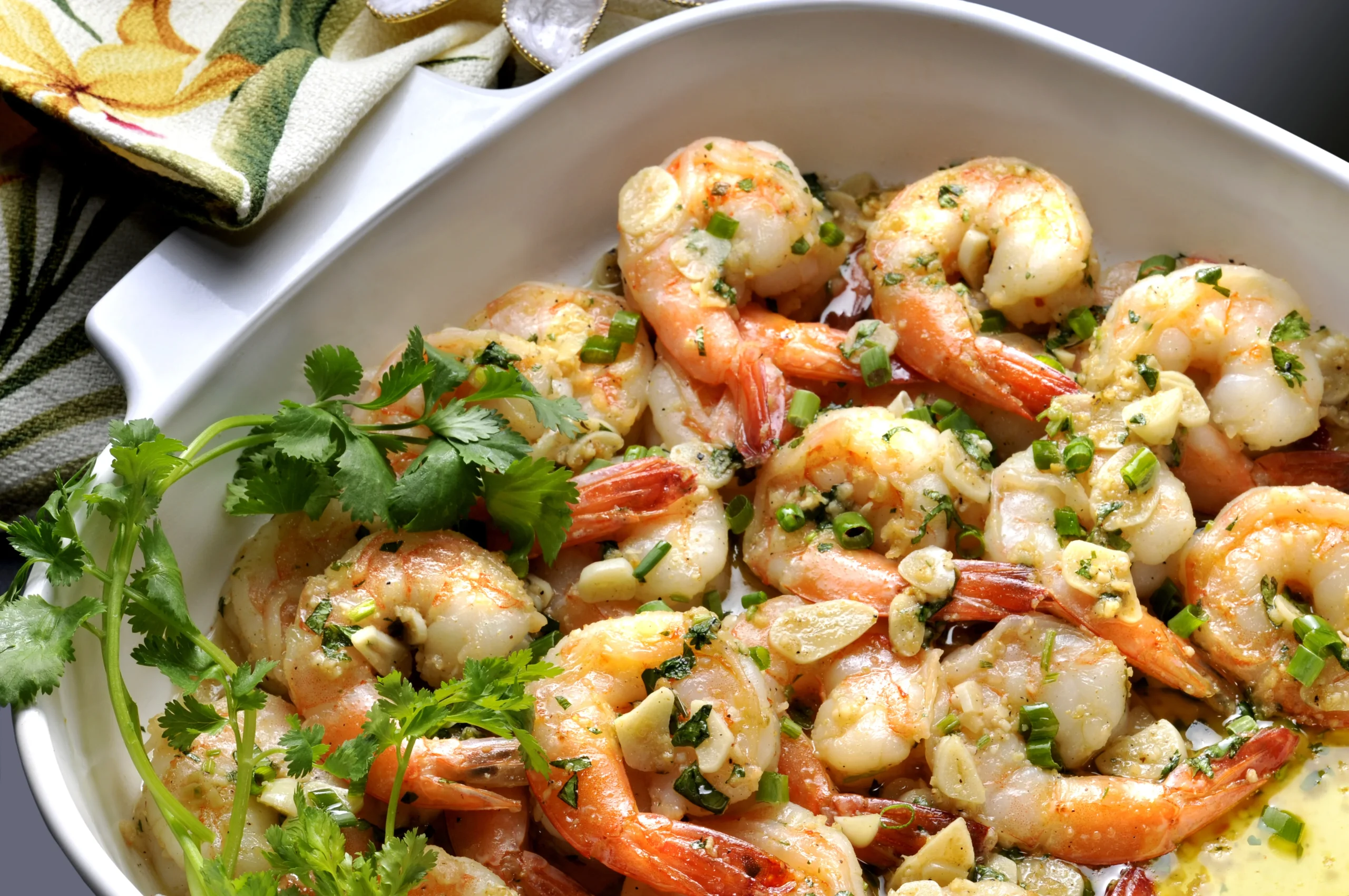 ¿Te encantan los camarones? Esto es lo que hacen en tu cuerpo 1 Merca2.es COMPOSICIÓN NUTRICIONAL: UN TESORO OCULTO BAJO EL MAR