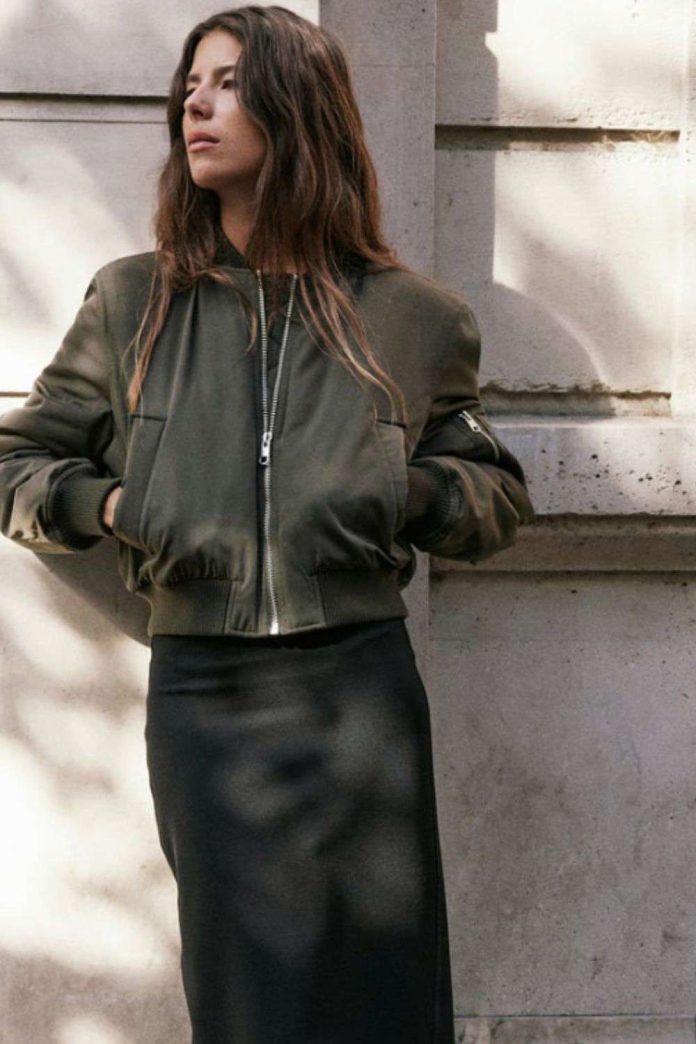 Zara ha rebajado su colección de chaquetas a menos de 20 € y son ideales para este tiempo primaveral