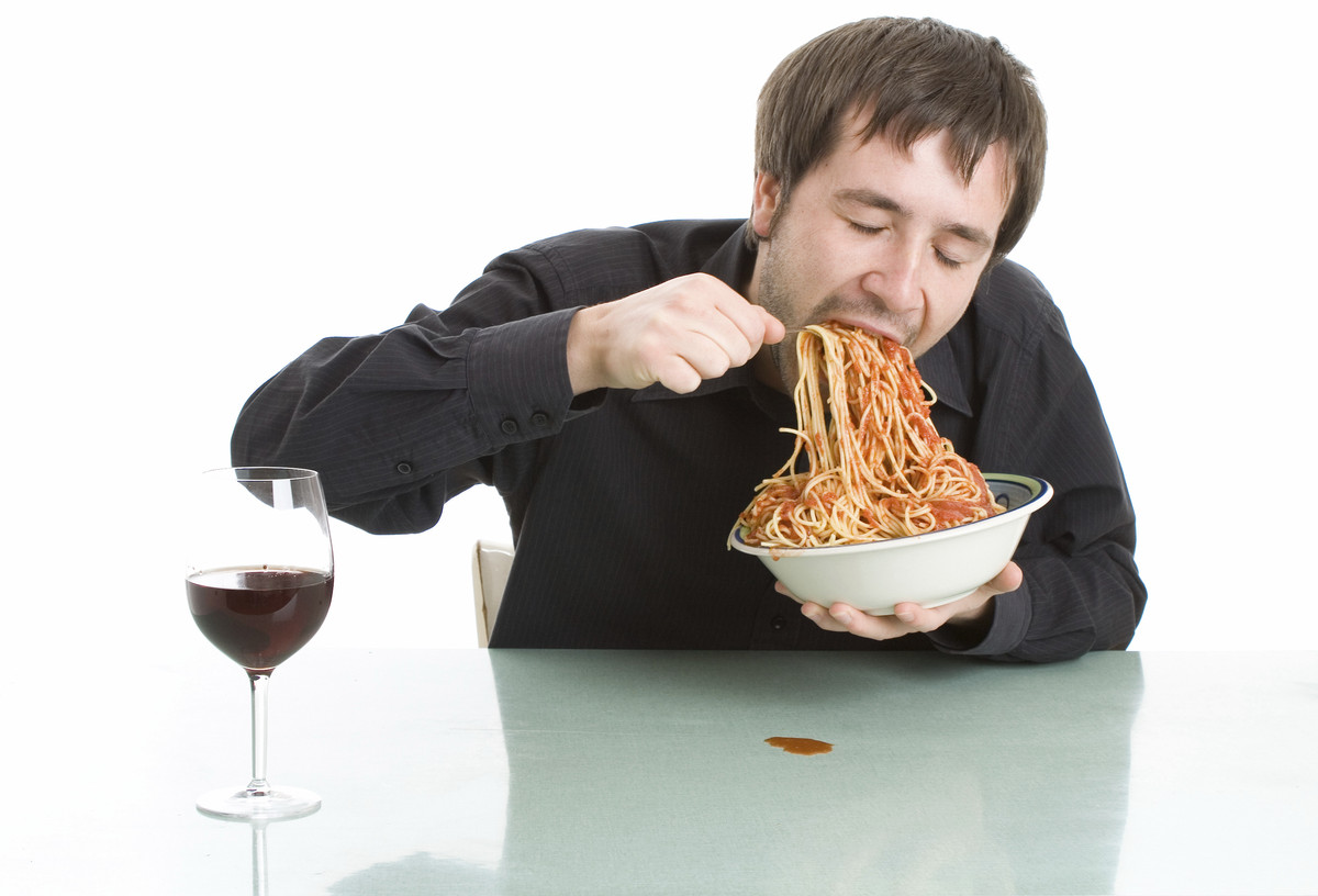¿Comes a mil por hora? Cómo tu velocidad con el tenedor puede afectar tu salud
