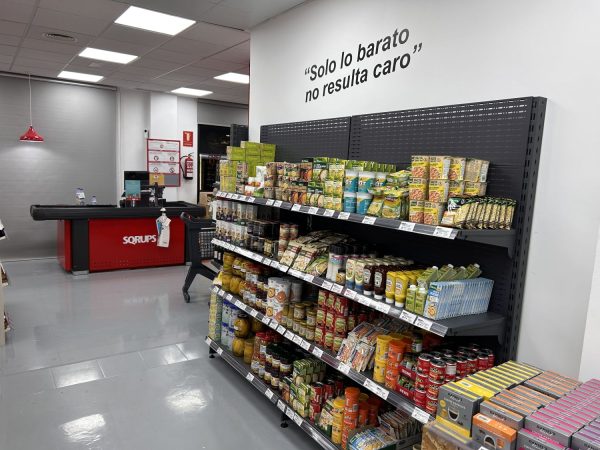 Así es Sqrups!, el outlet urbano que vende productos de primeras marcas por  menos de 1