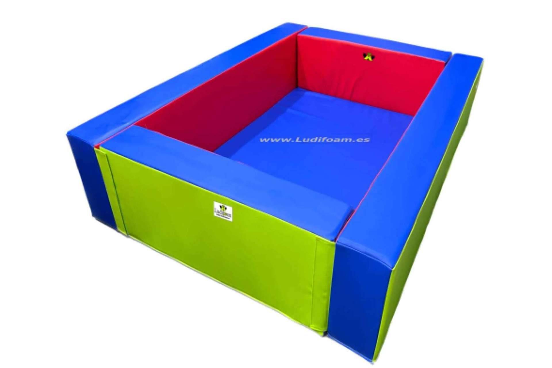 Ludifoam ofrece piscinas de bolas y protectores acolchados que favorecen al desarrollo infantil