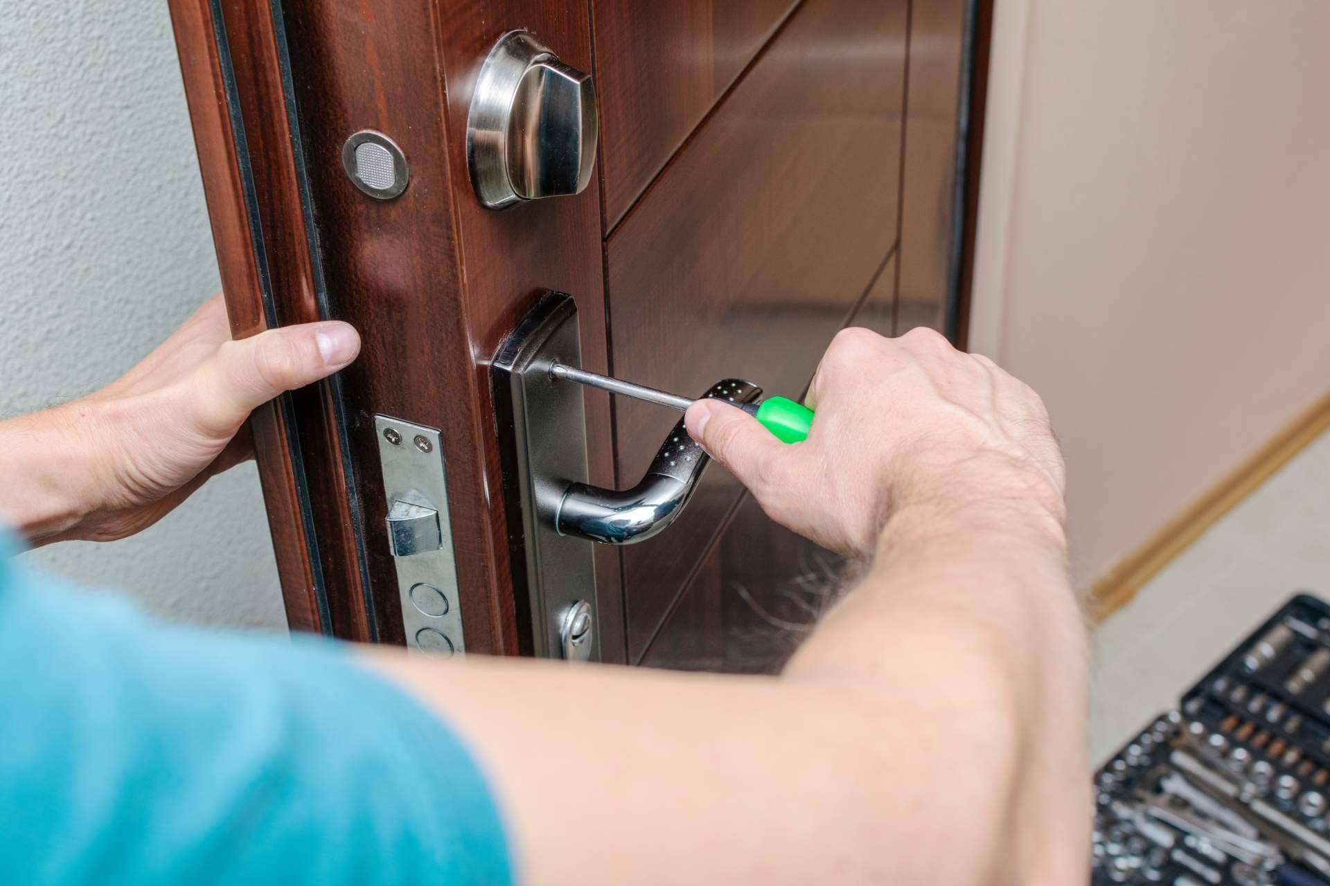 Cambios de cerraduras en Madrid y Alicante, de la mano de Reparaciones 10