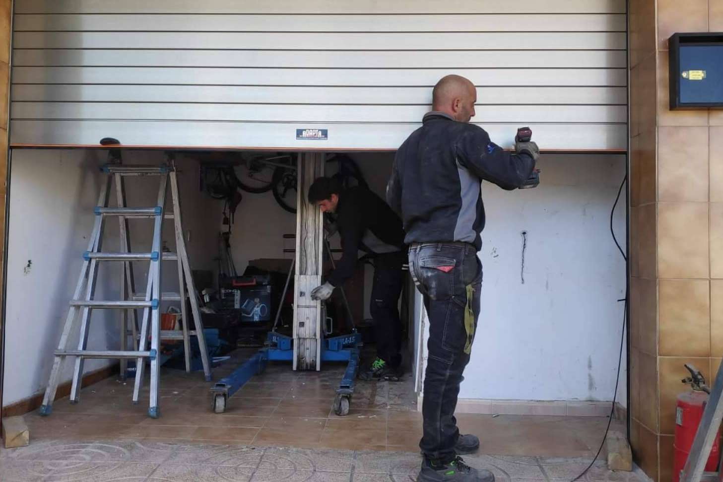 Segova; instalación, motorización y mantenimiento de puertas metálicas