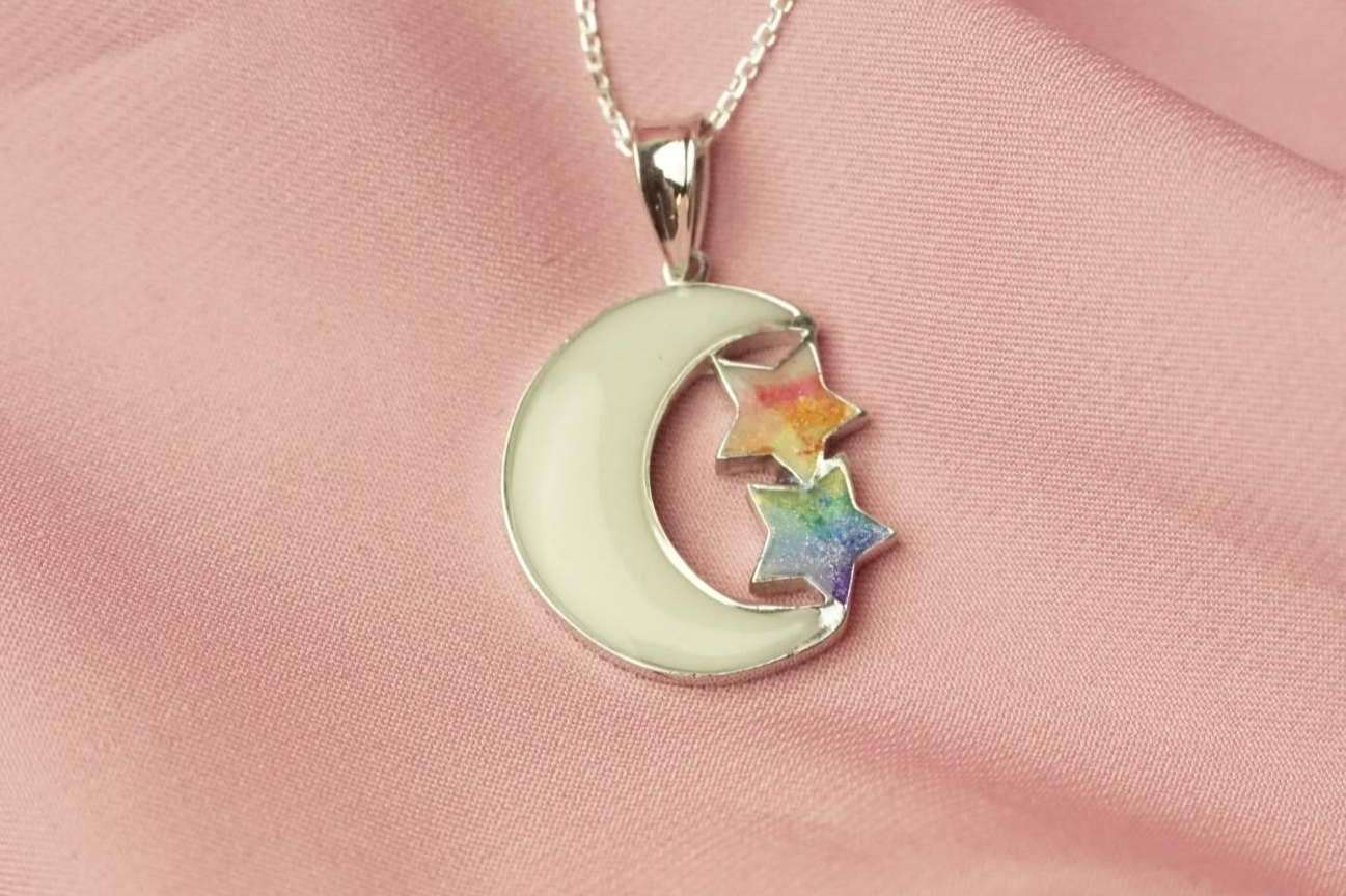 Encontrar joyas personalizadas con Mummy’s Milk Shop