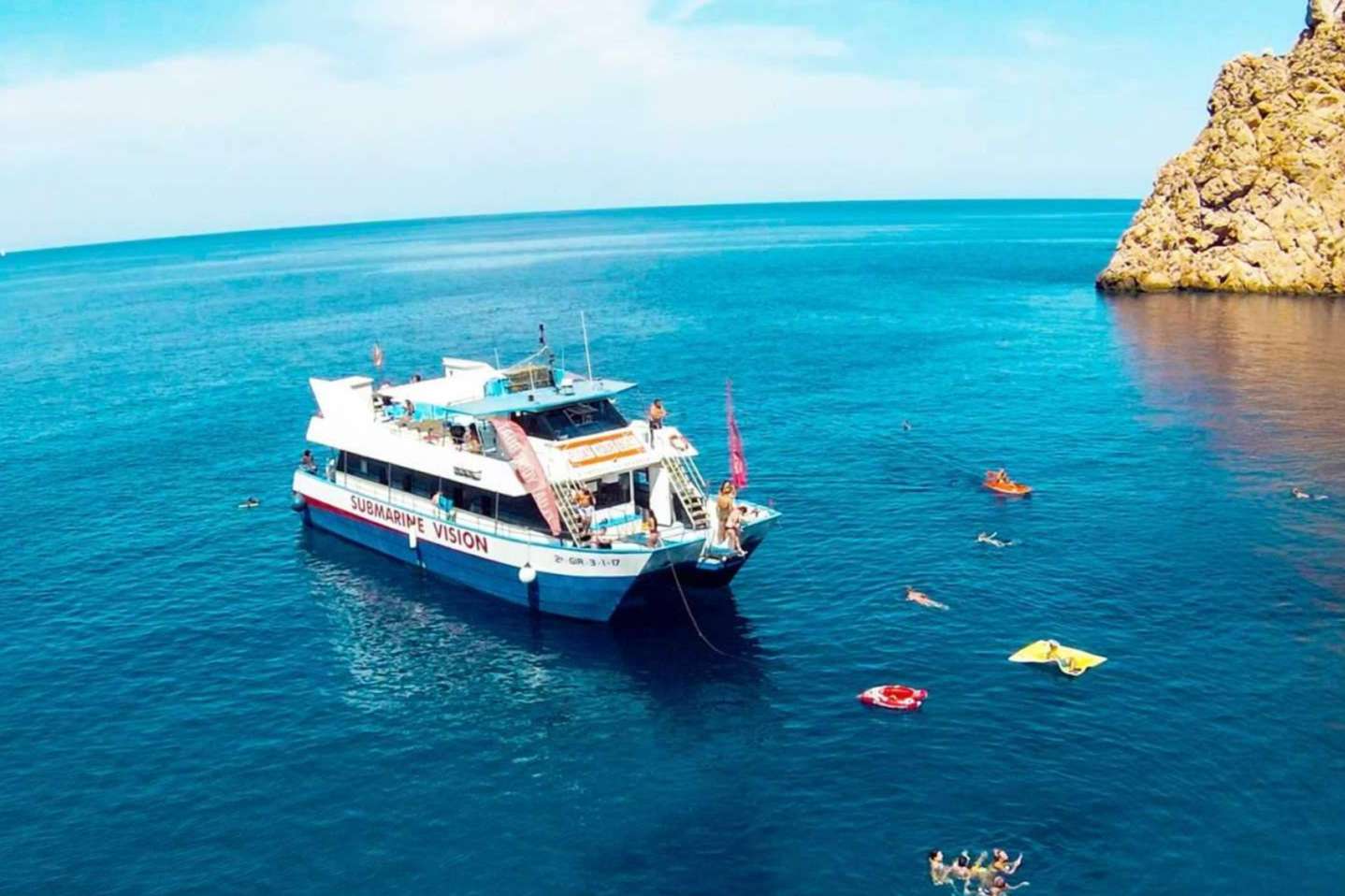 Cruceros por San Antonio con diversas actividades, por Float Your Boat