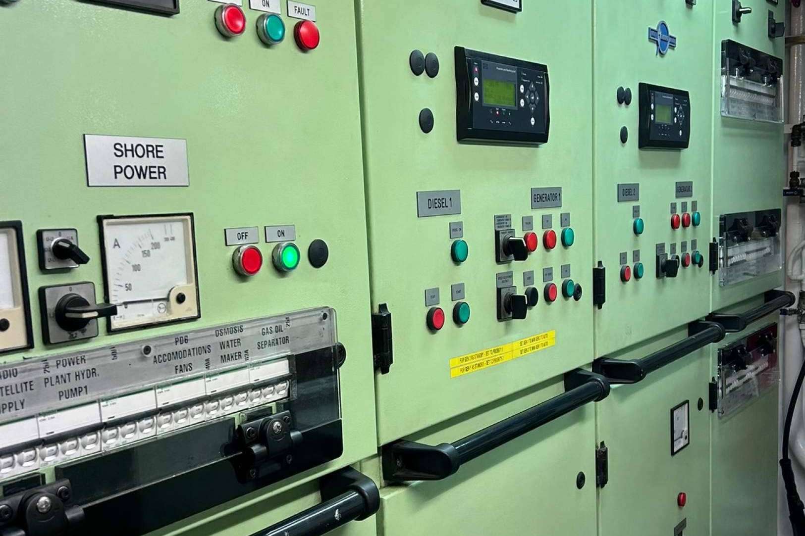 El centro especializado en fotovoltaica con microinversores es Cireval Electrónica