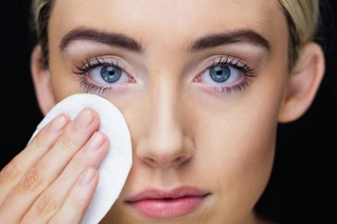 Di adiós a las ojeras con el contorno de ojos de Mercadona que las elimina al instante 23 Merca2.es Cómo aplicar el contorno de ojos de Mercadona