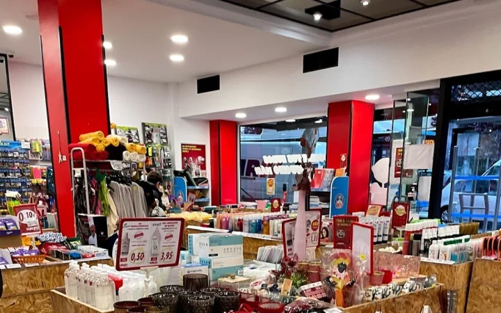 Así es Sqrups!, el outlet urbano que vende productos de primeras marcas por  menos de 1