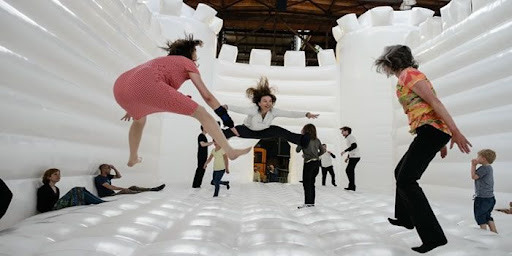Jugar como niños: los mejores parques de bolas para adultos de España