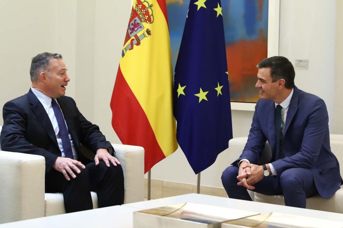 Pedro Sánchez y Jaime Siles, presidente del Gobierno y director global de Infraestructuras de IFM Investors, respectivamente