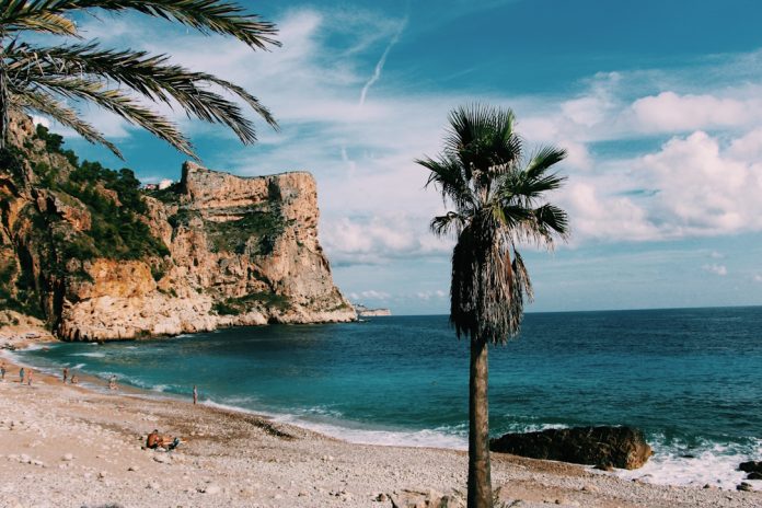 Caixabank confirma que el cambio climático afecta al sector turismo español