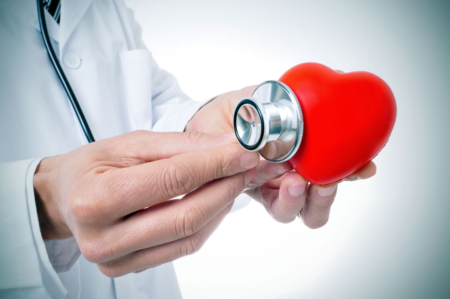 Ayuno y café: Un dúo peligroso que debes conocer 2 Merca2.es CAFE: RIESGOS PARA LA SALUD CARDIOVASCULAR