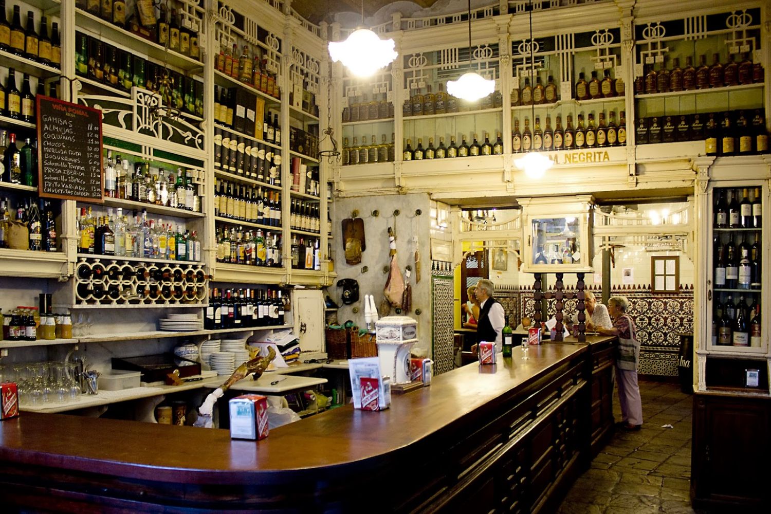 Los platos que debes probar si visitas Madrid, la capital de la gastronomía española 3 Merca2.es RINCONES CON HISTORIA