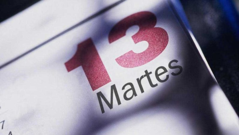 ¿Cuál es el origen de pensar que el Martes y trece es sinónimo de mala suerte? 122 Merca2.es La historia detrás del Martes y trece y la mala suerte
