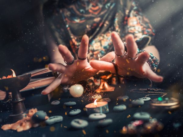 ¿Cuál es el origen de pensar que el Martes y trece es sinónimo de mala suerte? 126 Merca2.es Las creencias de hoy