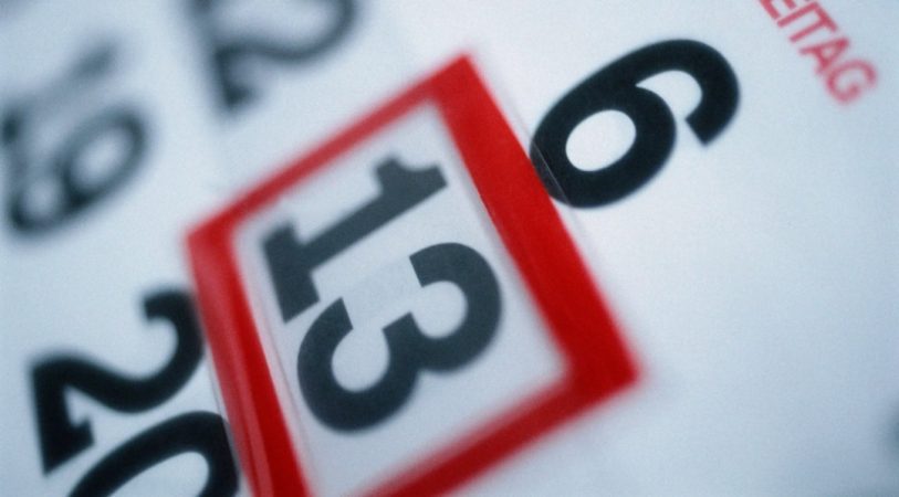 ¿Cuál es el origen de pensar que el Martes y trece es sinónimo de mala suerte? 128 Merca2.es La mala suerte cultural de los martes