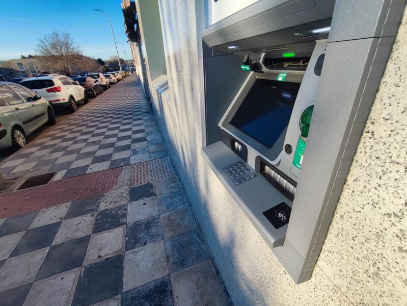 El Congreso debate una ley para asegurar un cajero automático por municipio o 5.000 habitantes