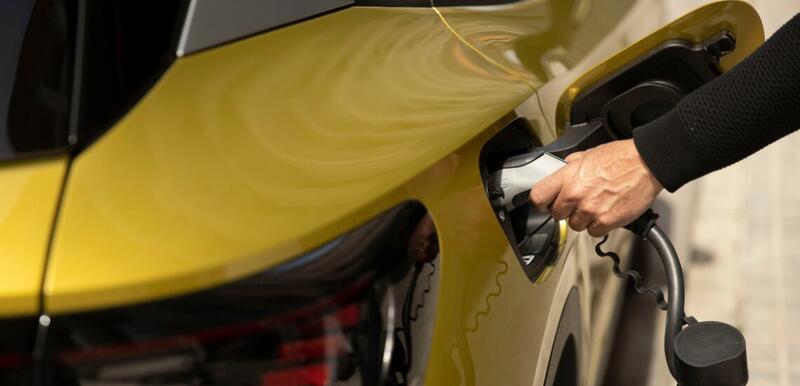 Solo el 4% de los coches eléctricos a la venta en España tienen un precio por debajo de los 25.000 euros