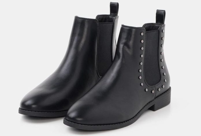 Carrefour tiene varios modelos de las botas Chelsea que son tendencia esta temporada y a los mejores precios