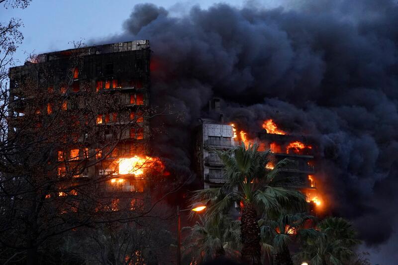 El Colegio de Seguros de Valencia brinda asesoramiento gratuito a los afectados por el incendio en Campanar