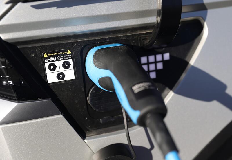 El 55% de las viviendas en España enfrentan dificultades para instalar un cargador de coche eléctrico