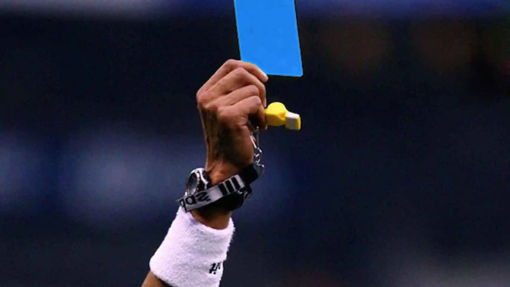La tarjeta azul y otros cambios sin éxito del reglamento del fútbol