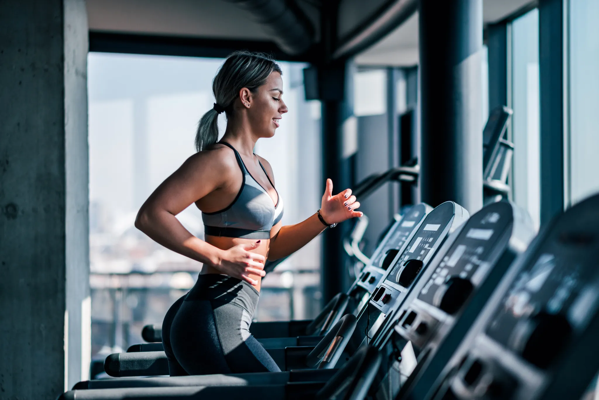 Si buscas perder peso con la cinta de correr, esta es la velocidad a la que debes usarla