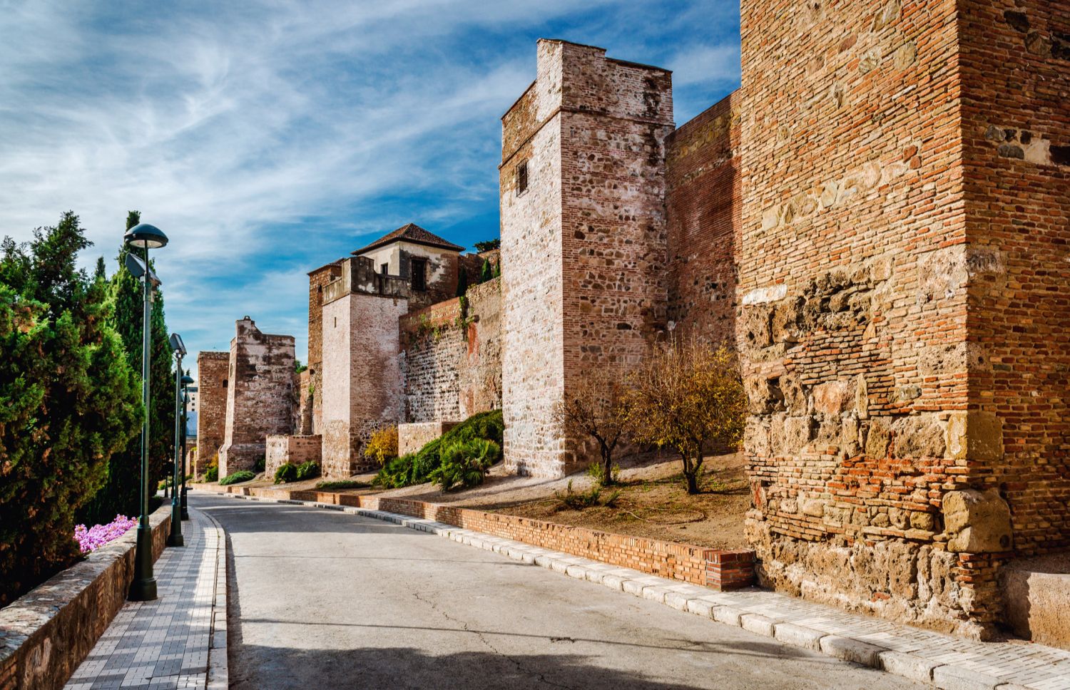 La fortaleza del cielo: el enigma detrás del Castillo de Gibralfaro en Málaga 3 Merca2.es EL LEGADO HISTÓRICO