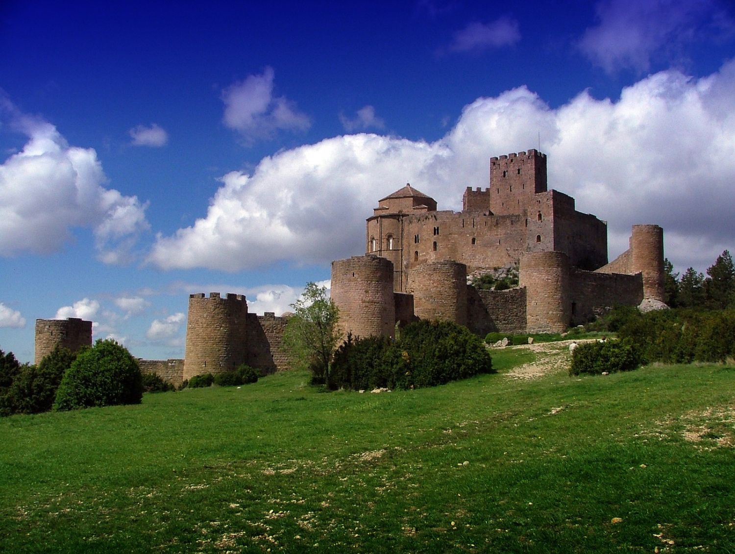 Castillo de Loarre: Las historias ocultas tras sus muros