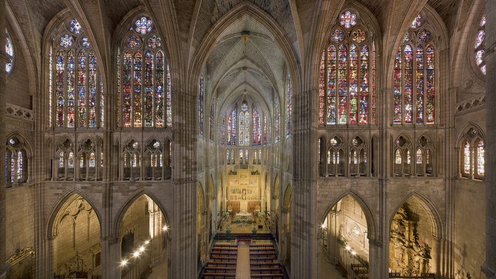 León y su Catedral: Descubre los códigos ocultos en sus vidrieras