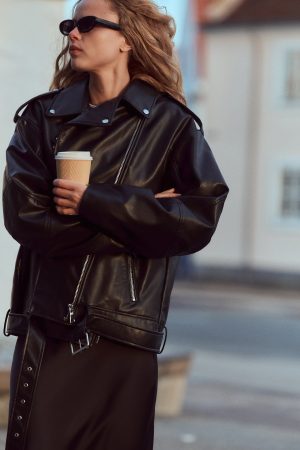Cazadora biker oversize efecto piel