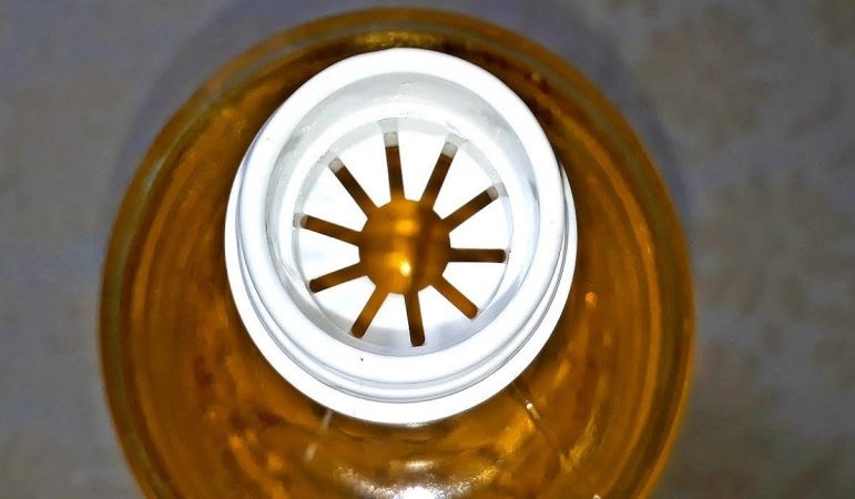 ¿Cómo librarte del pringue en las botellas de aceite?