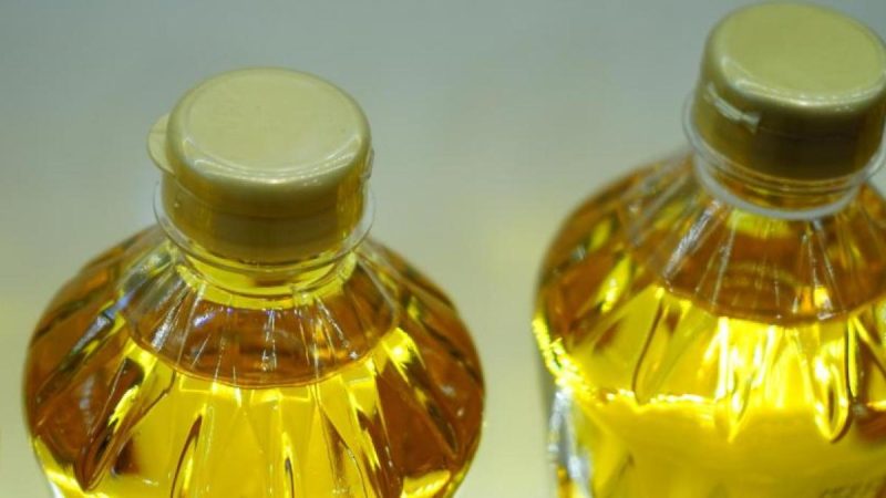 El truco infalible para que las botellas de aceite dejen de estar siempre pringosas cuando las utilizas 8 Merca2.es