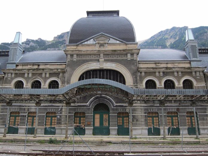 Estación de Canfranc: Historias Ocultas en una Estación Abandonada en Huesca, España