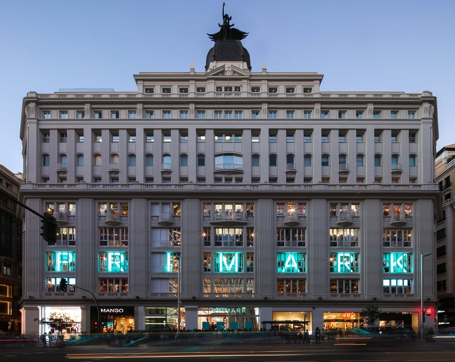 Inditex y Primark invertirán en nuevos establecimientos físicos para liderar el sector