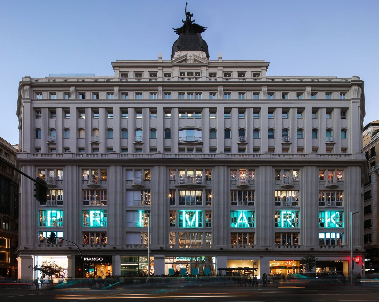 Primark busca empleados para cubrir su inversión de 100 millones de euros